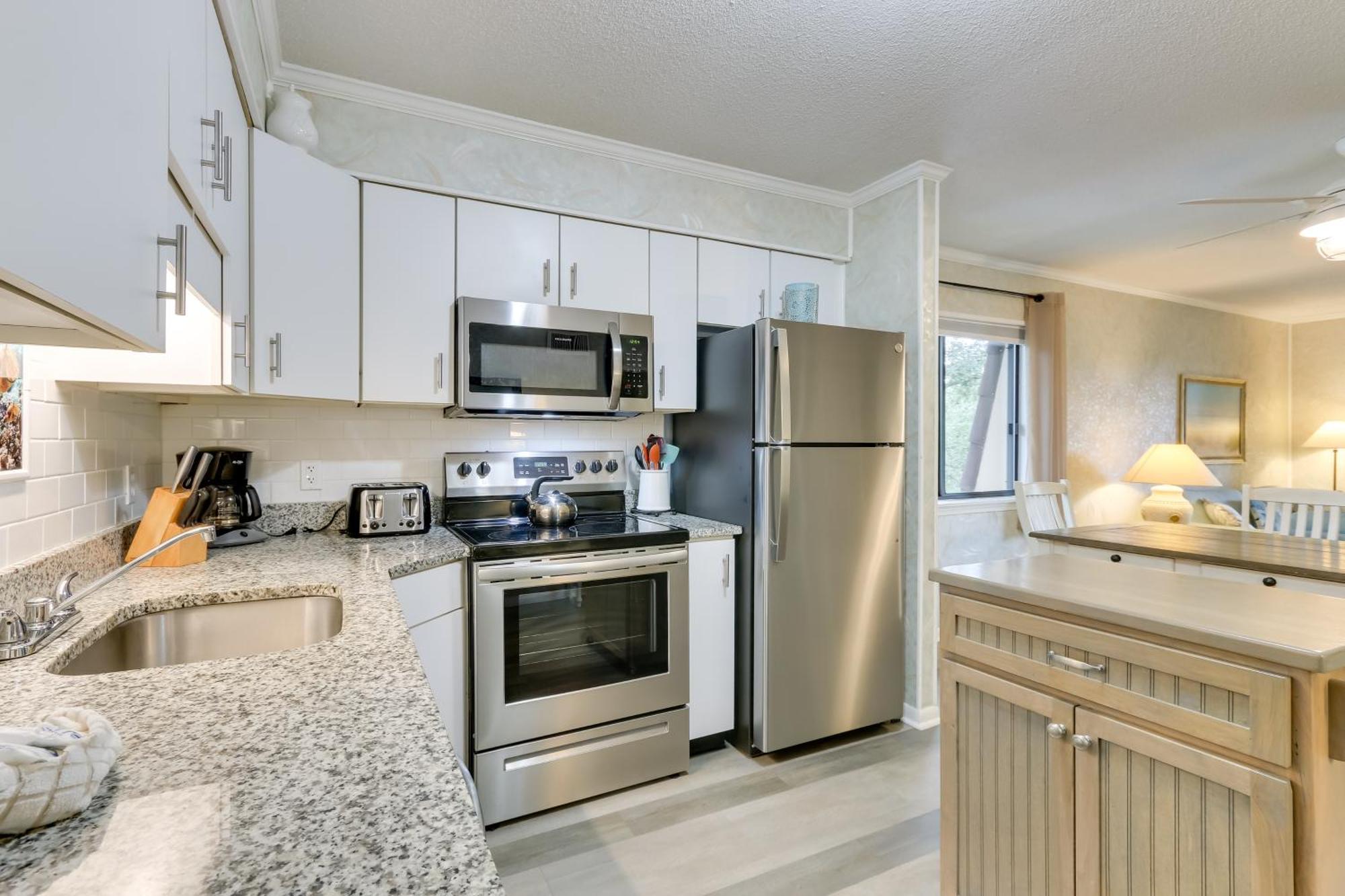 Hilton Head Condo With Balcony And Pool, Walk To Beach Hilton Head Island Kültér fotó